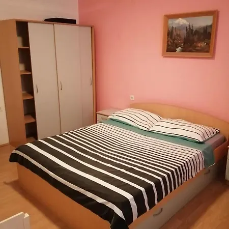 Apartment A&n *