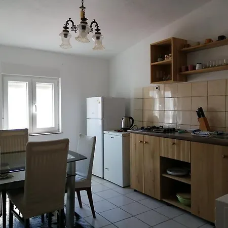 Apartment A&n *
