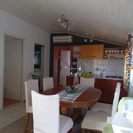 Apartment A&n *