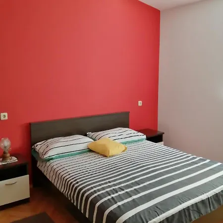 Apartment A&n *